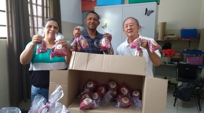 CRECHE MINORU MATSURA DE CUIABÁ PAULISTA RECEBE DOAÇÃO DE OVOS DE PASCOA